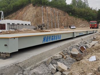 南阳内乡欣诺物流18m-100吨地磅施工案例