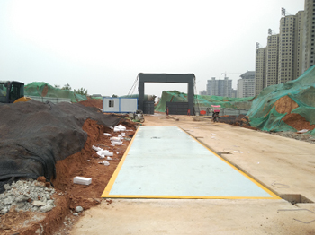 河南六建：洛阳定（鼎）府120吨地磅 